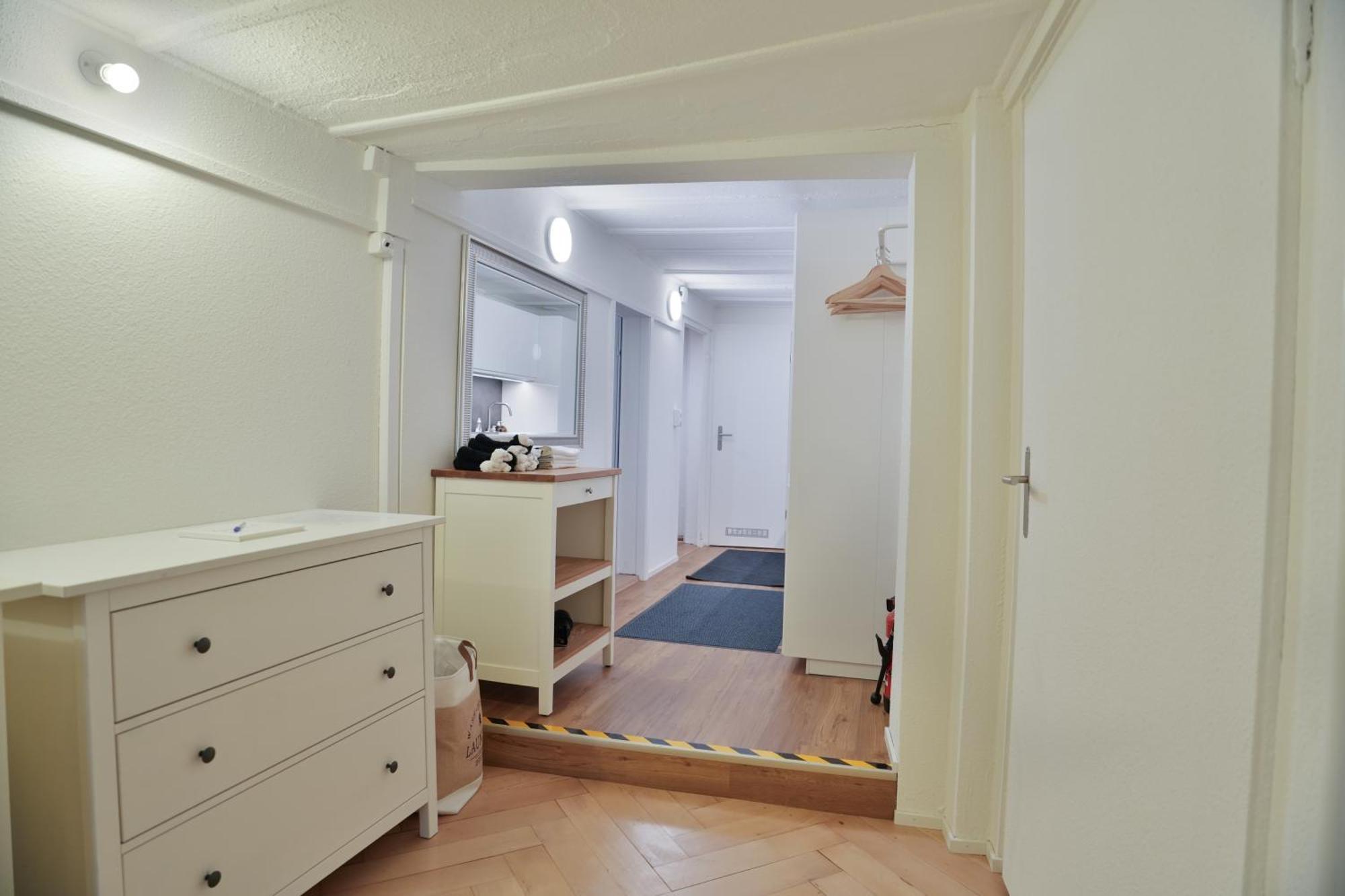 Cozy City Center, 4 Bedroom- 120Sq, 5Min Walk To Main Station بازل المظهر الخارجي الصورة