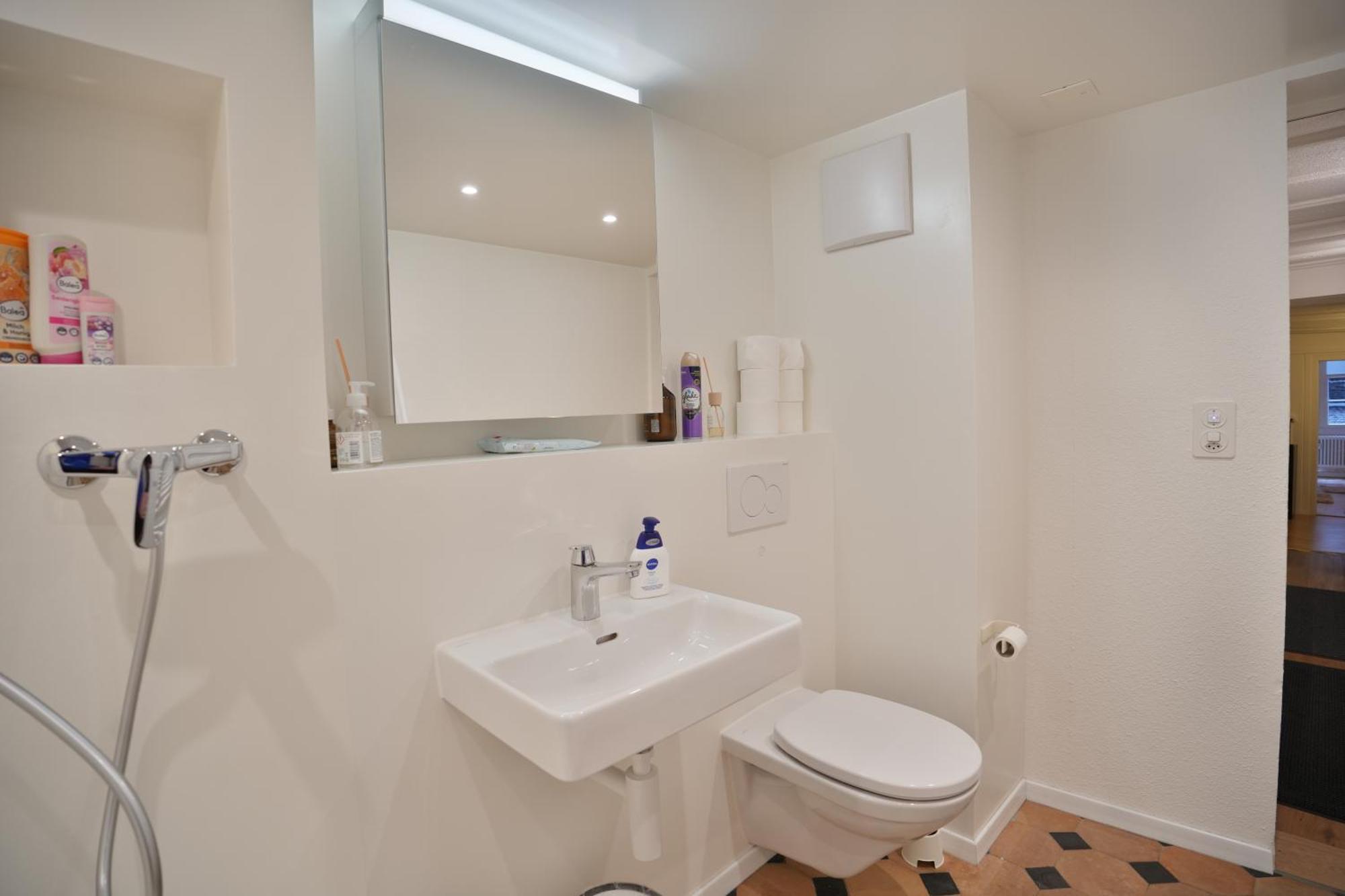 Cozy City Center, 4 Bedroom- 120Sq, 5Min Walk To Main Station بازل المظهر الخارجي الصورة